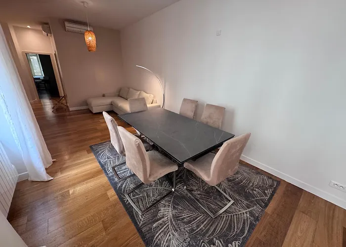 Le 54 Lm アパート